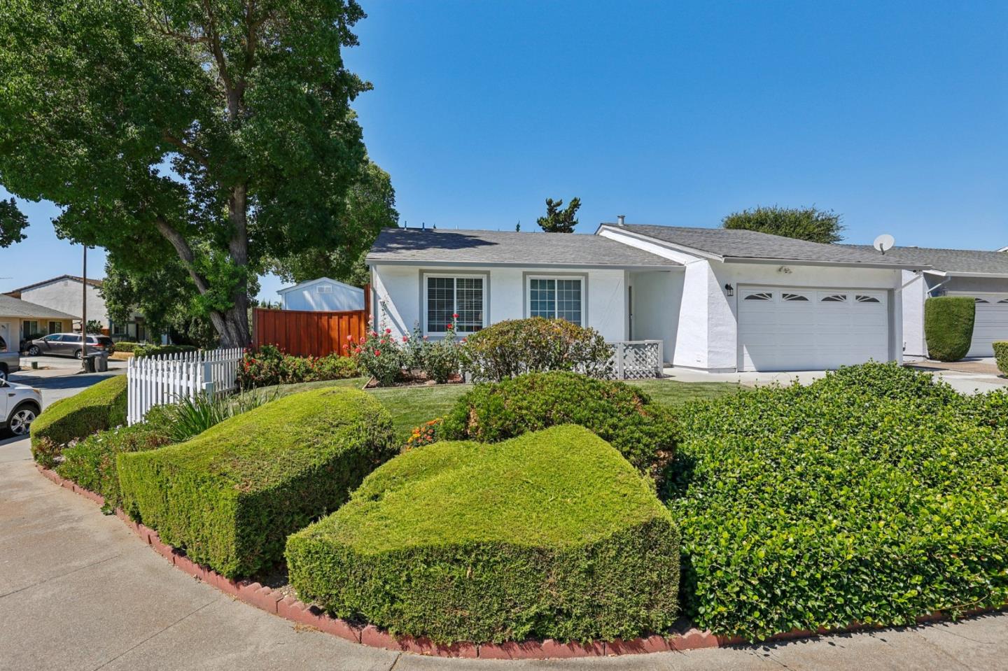 Detail Gallery Image 3 of 41 For 5195 Calicowood Pl, San Jose,  CA 95111 - 3 Beds | 2 Baths