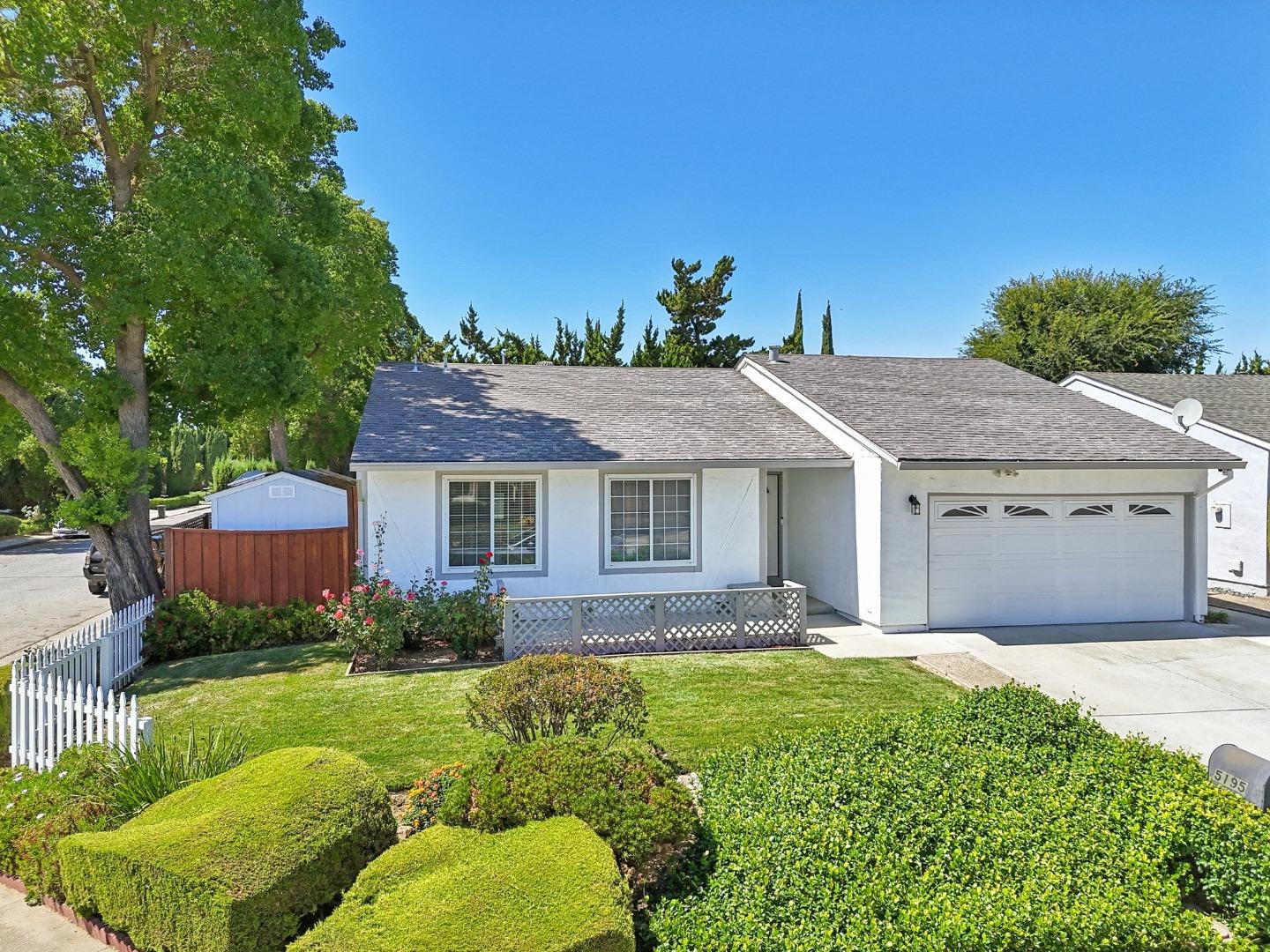 Detail Gallery Image 31 of 41 For 5195 Calicowood Pl, San Jose,  CA 95111 - 3 Beds | 2 Baths