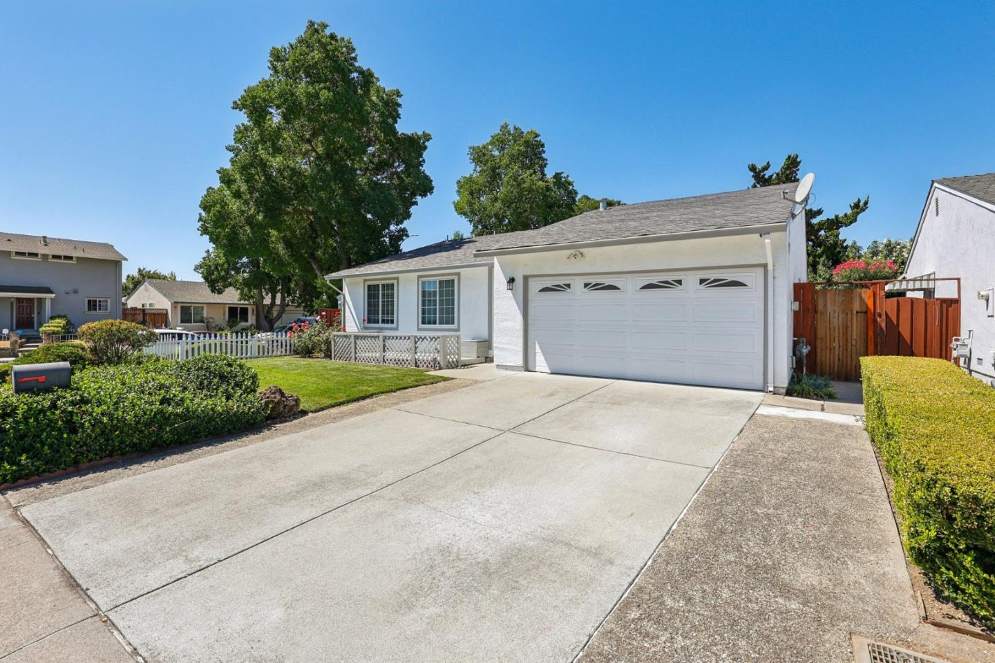 Detail Gallery Image 4 of 41 For 5195 Calicowood Pl, San Jose,  CA 95111 - 3 Beds | 2 Baths
