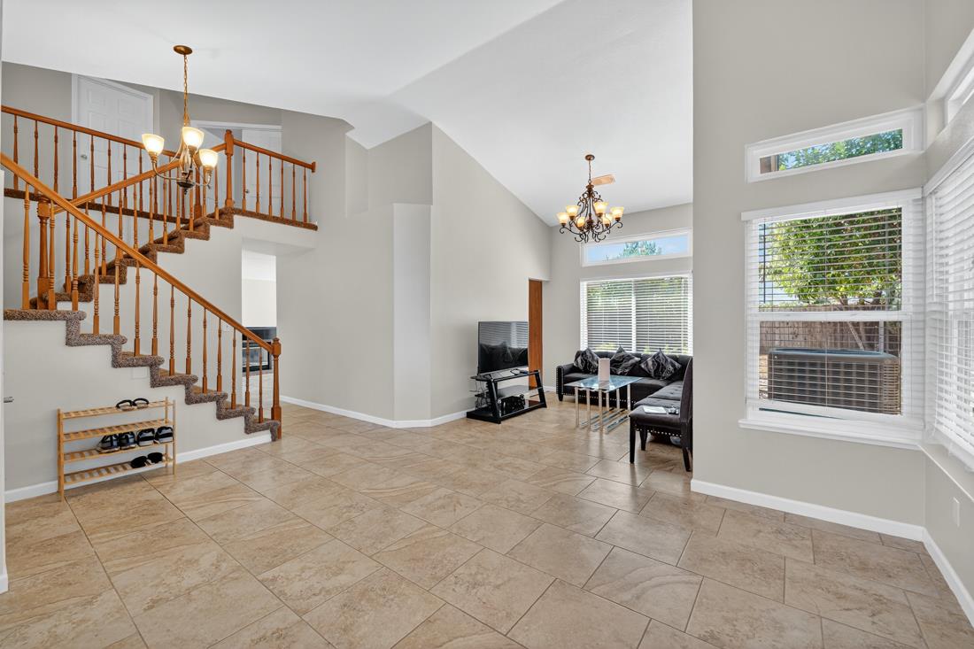 Detail Gallery Image 12 of 41 For 8748 Kentshire Way, Sacramento,  CA 95828 - 3 Beds | 2/1 Baths