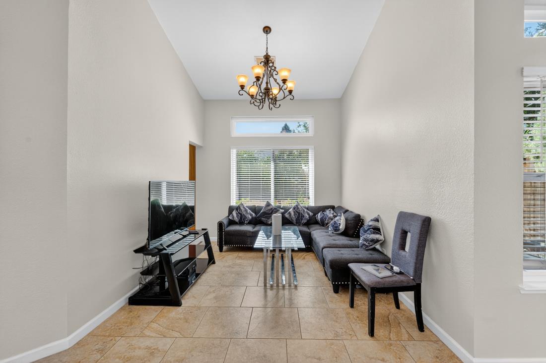 Detail Gallery Image 14 of 41 For 8748 Kentshire Way, Sacramento,  CA 95828 - 3 Beds | 2/1 Baths