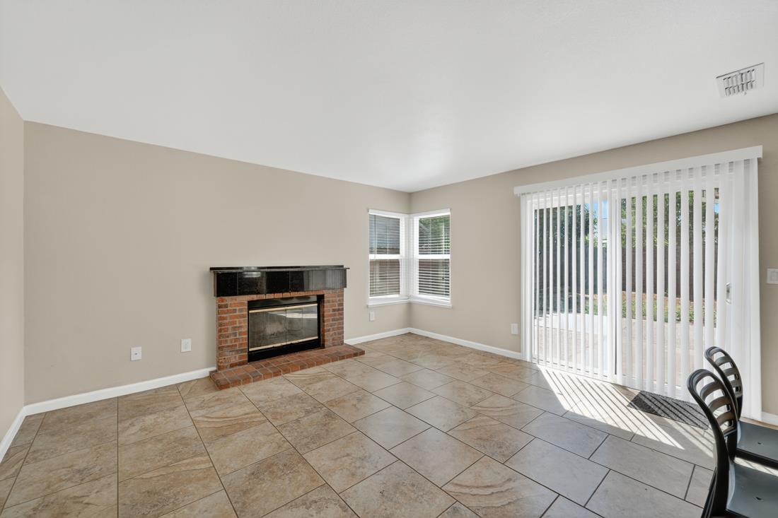 Detail Gallery Image 15 of 41 For 8748 Kentshire Way, Sacramento,  CA 95828 - 3 Beds | 2/1 Baths