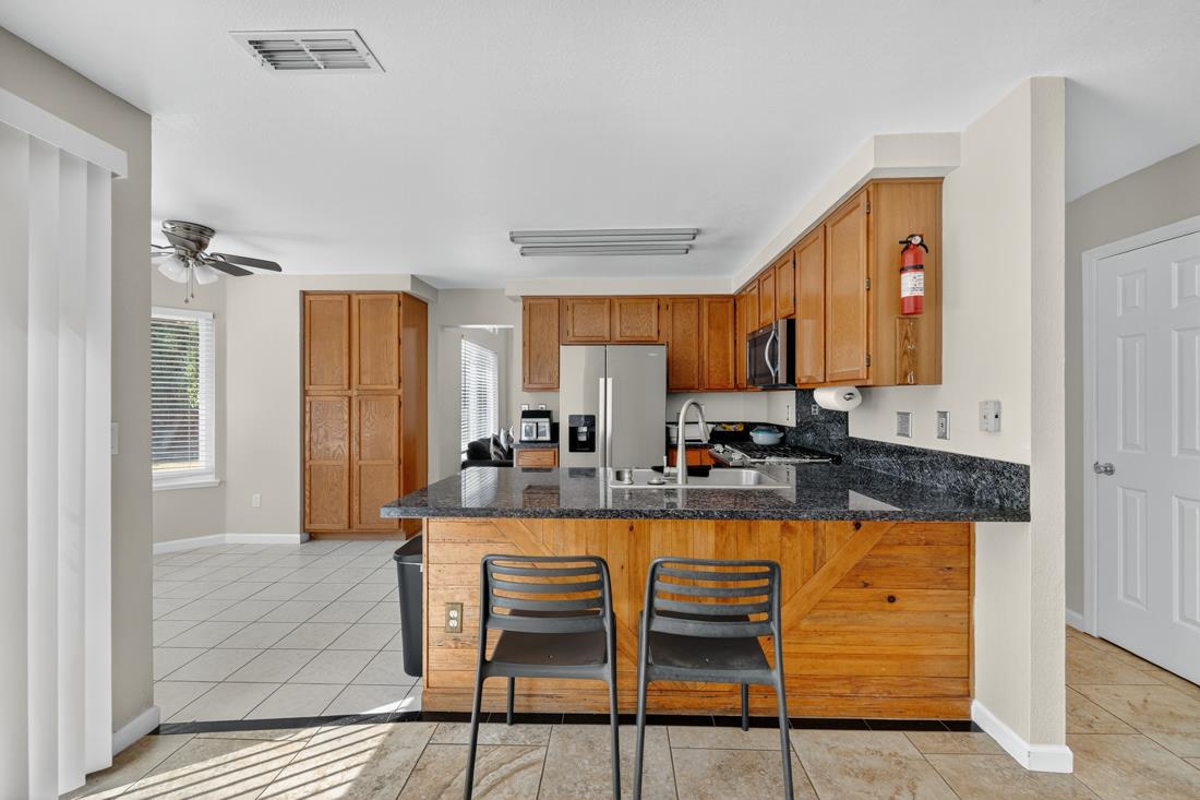 Detail Gallery Image 18 of 41 For 8748 Kentshire Way, Sacramento,  CA 95828 - 3 Beds | 2/1 Baths