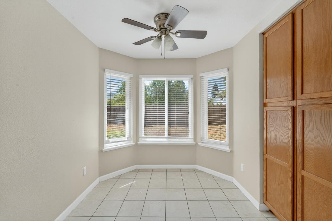 Detail Gallery Image 19 of 41 For 8748 Kentshire Way, Sacramento,  CA 95828 - 3 Beds | 2/1 Baths