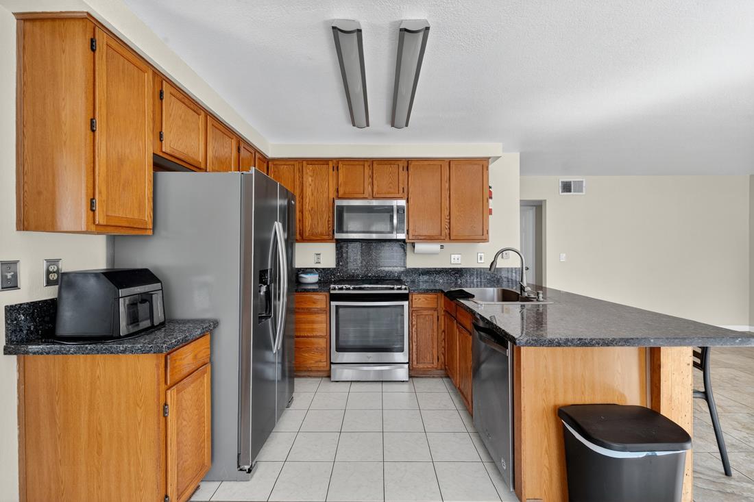 Detail Gallery Image 20 of 41 For 8748 Kentshire Way, Sacramento,  CA 95828 - 3 Beds | 2/1 Baths