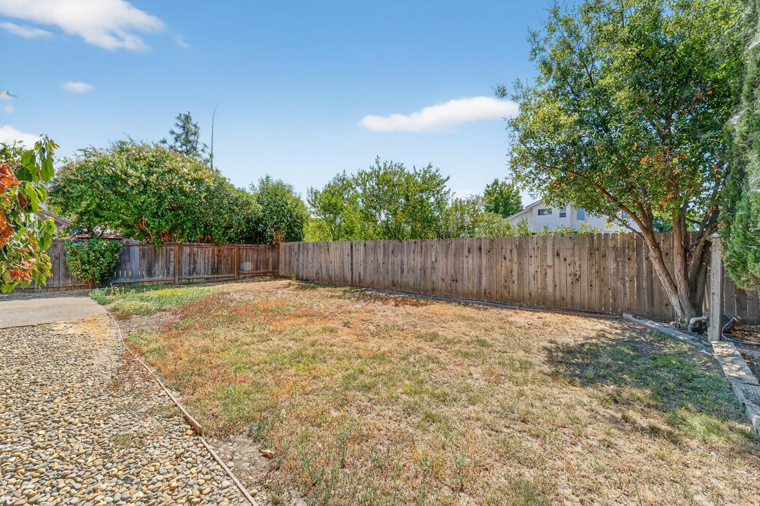 Detail Gallery Image 41 of 41 For 8748 Kentshire Way, Sacramento,  CA 95828 - 3 Beds | 2/1 Baths