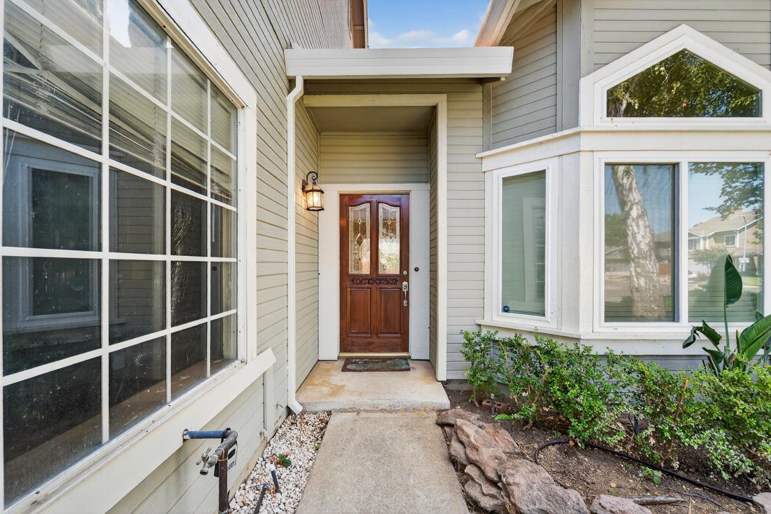 Detail Gallery Image 5 of 41 For 8748 Kentshire Way, Sacramento,  CA 95828 - 3 Beds | 2/1 Baths