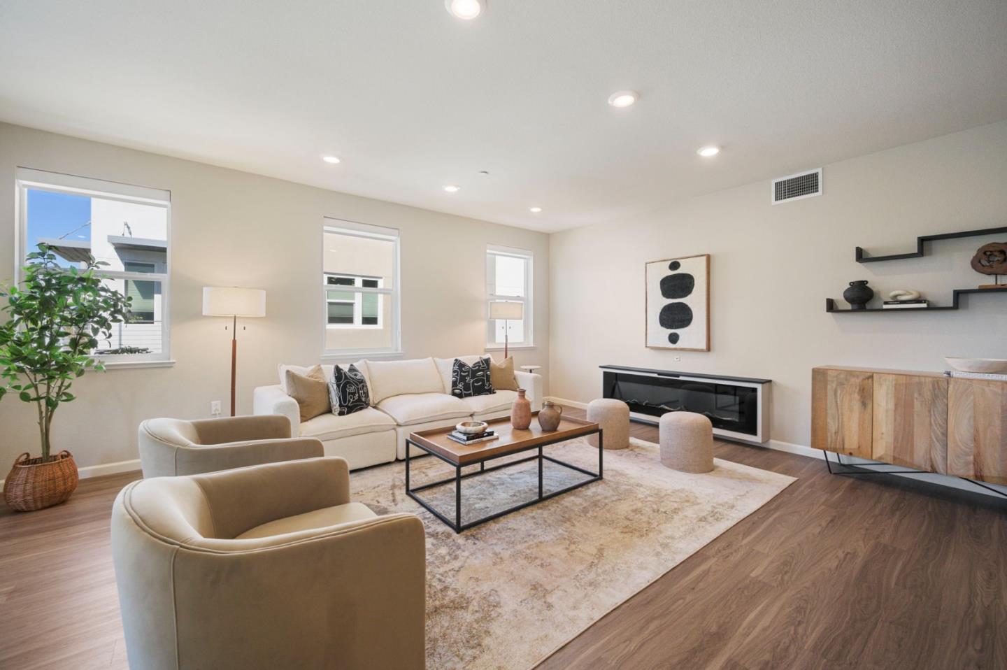 Detail Gallery Image 13 of 44 For 143 Agustin Narvaez St #7,  San Jose,  CA 95136 - 3 Beds | 3 Baths