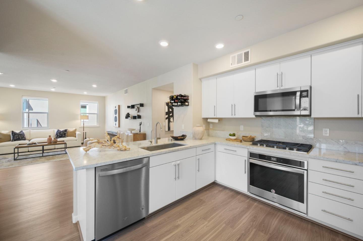 Detail Gallery Image 19 of 44 For 143 Agustin Narvaez St #7,  San Jose,  CA 95136 - 3 Beds | 3 Baths
