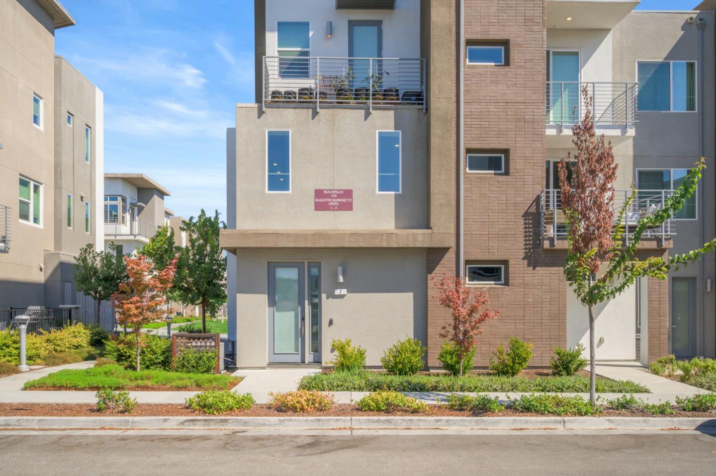 Detail Gallery Image 2 of 44 For 143 Agustin Narvaez St #7,  San Jose,  CA 95136 - 3 Beds | 3 Baths