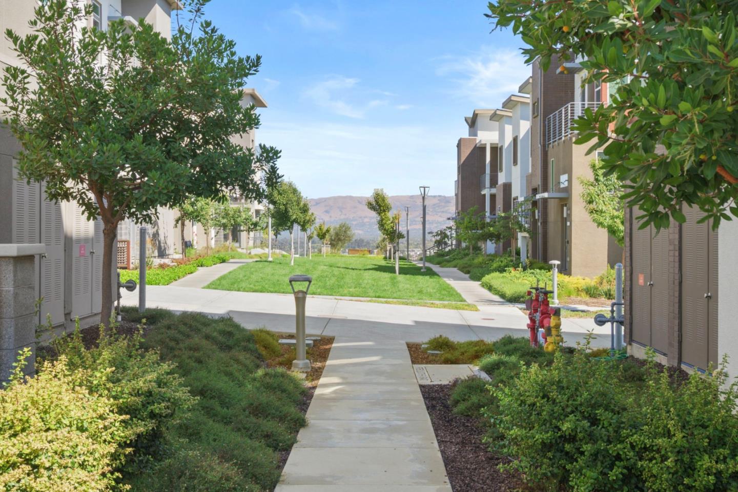 Detail Gallery Image 36 of 44 For 143 Agustin Narvaez St #7,  San Jose,  CA 95136 - 3 Beds | 3 Baths