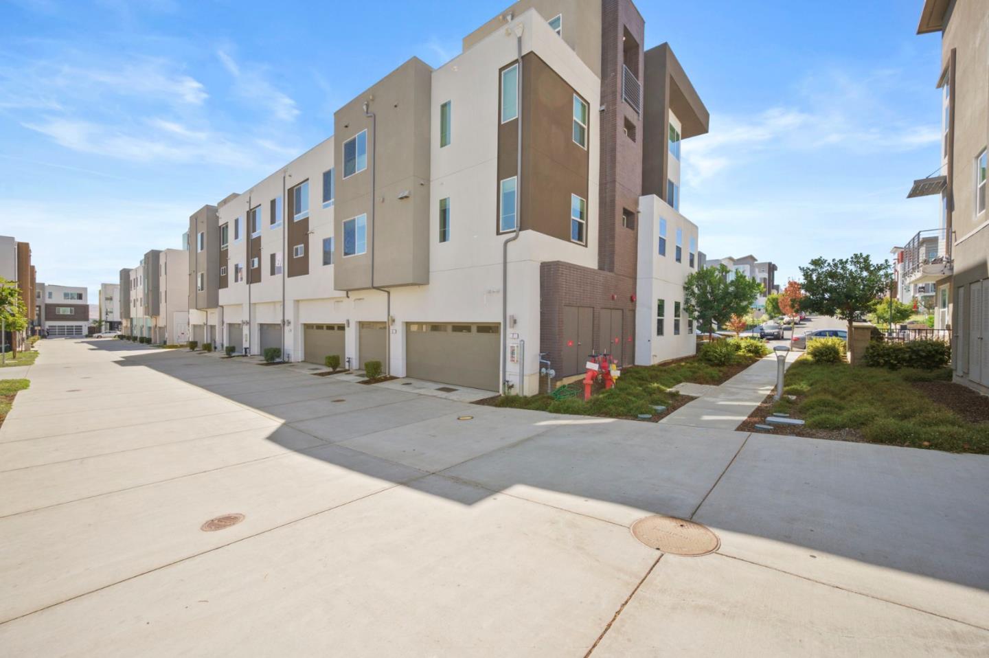 Detail Gallery Image 38 of 44 For 143 Agustin Narvaez St #7,  San Jose,  CA 95136 - 3 Beds | 3 Baths