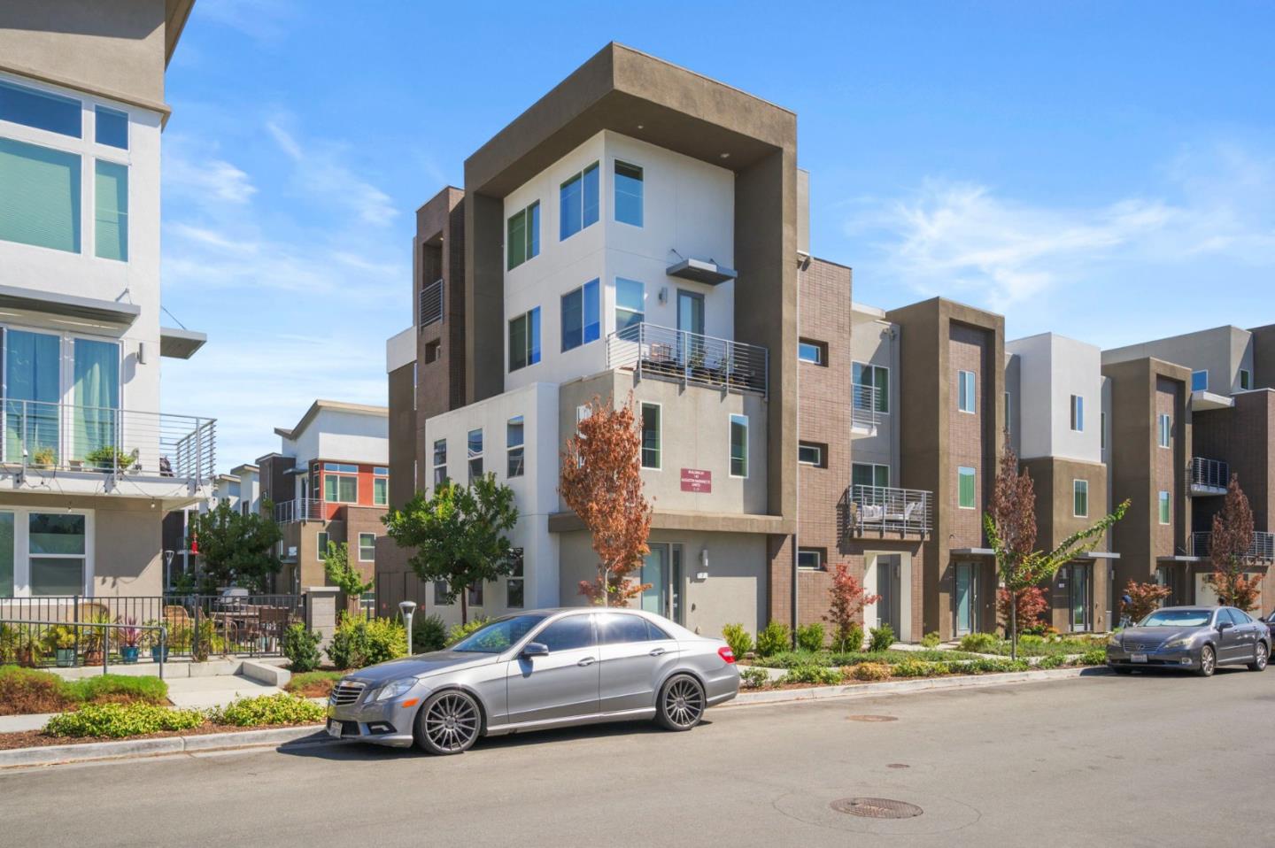 Detail Gallery Image 4 of 44 For 143 Agustin Narvaez St #7,  San Jose,  CA 95136 - 3 Beds | 3 Baths