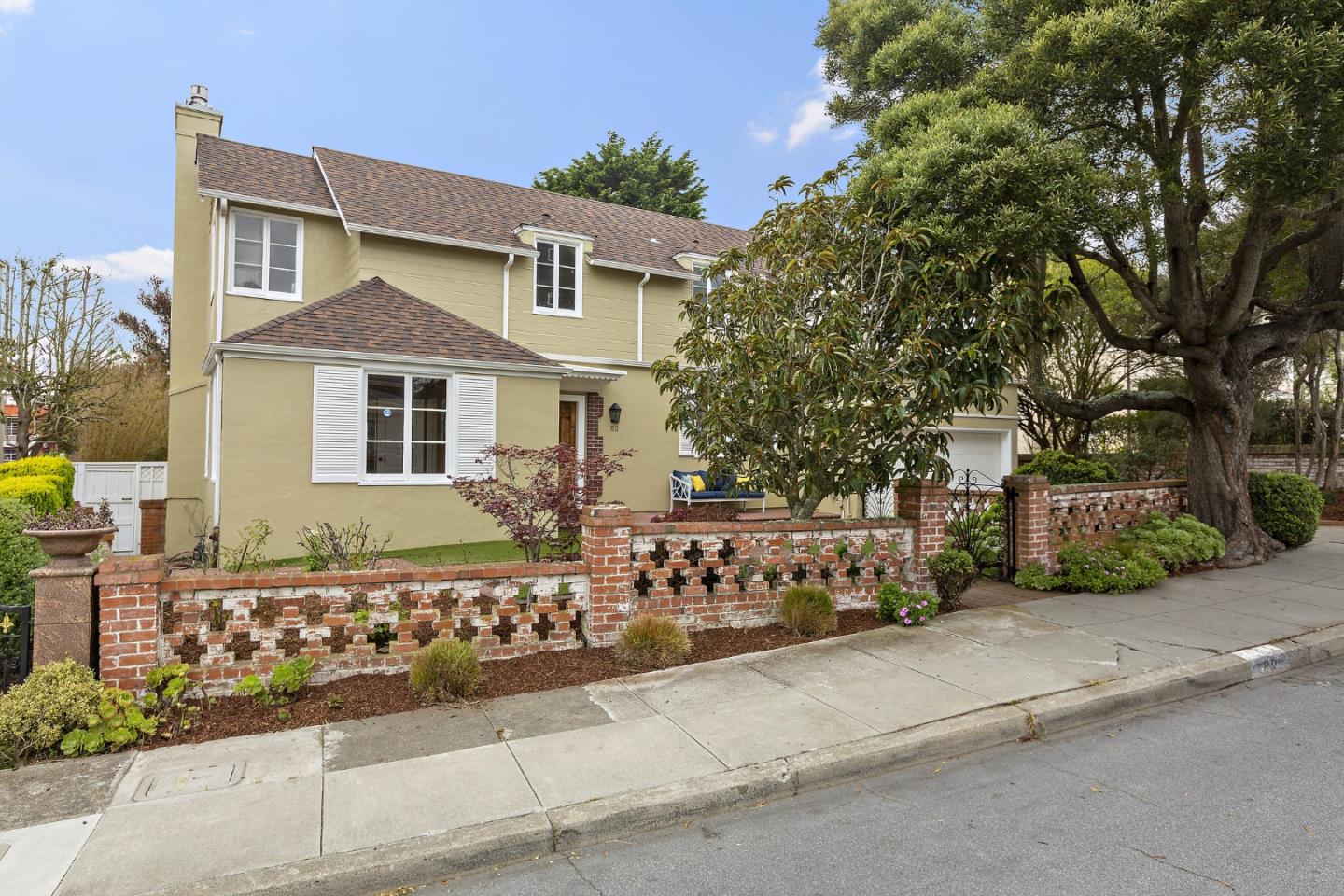 Detail Gallery Image 2 of 48 For 60 Stonecrest Dr, San Francisco,  CA 94132 - 4 Beds | 3/1 Baths