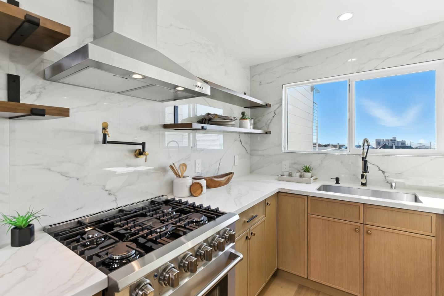 Detail Gallery Image 10 of 48 For 1819 41st Ave, San Francisco,  CA 94122 - 3 Beds | 3 Baths