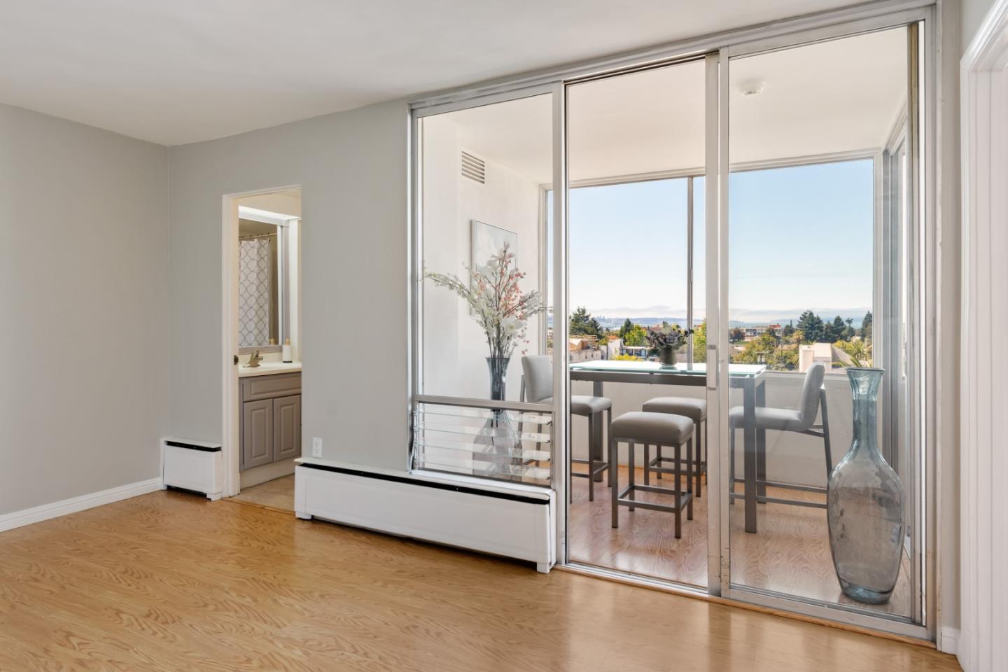 Detail Gallery Image 14 of 24 For 2550 Dana Dana St 5e,  Berkeley,  CA 94704 - 1 Beds | 1 Baths