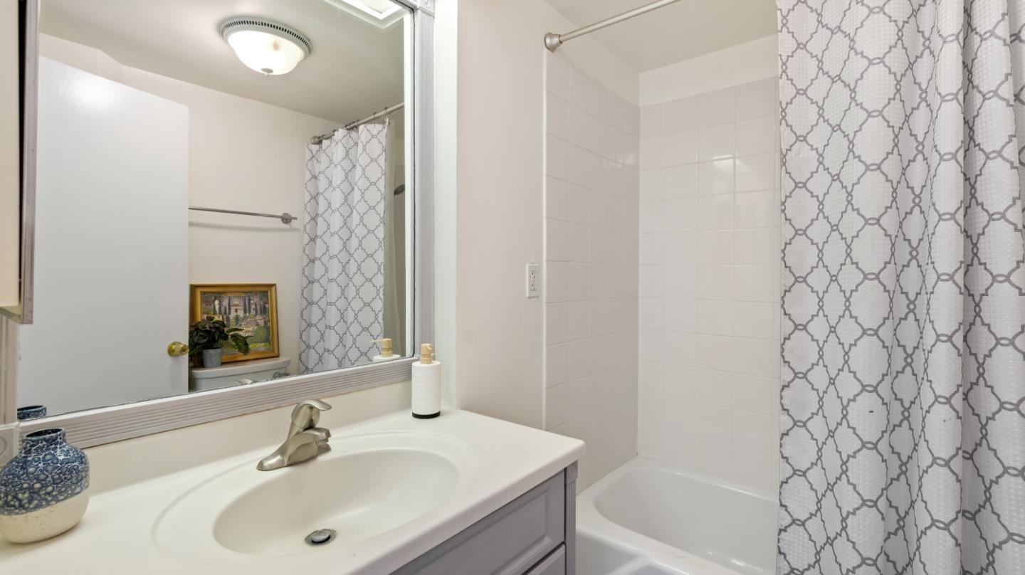 Detail Gallery Image 15 of 24 For 2550 Dana Dana St 5e,  Berkeley,  CA 94704 - 1 Beds | 1 Baths