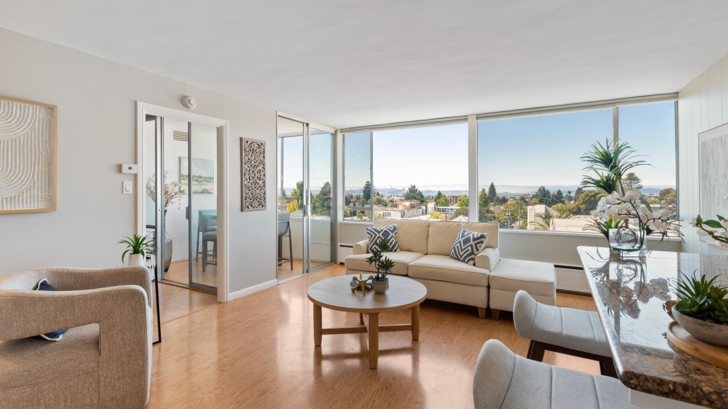 Detail Gallery Image 4 of 24 For 2550 Dana Dana St 5e,  Berkeley,  CA 94704 - 1 Beds | 1 Baths