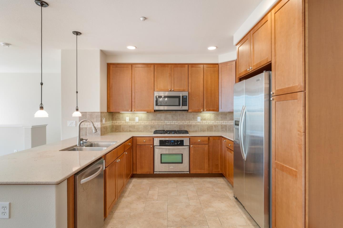 Detail Gallery Image 8 of 27 For 307 Bautista Pl, San Jose,  CA 95126 - 3 Beds | 3 Baths