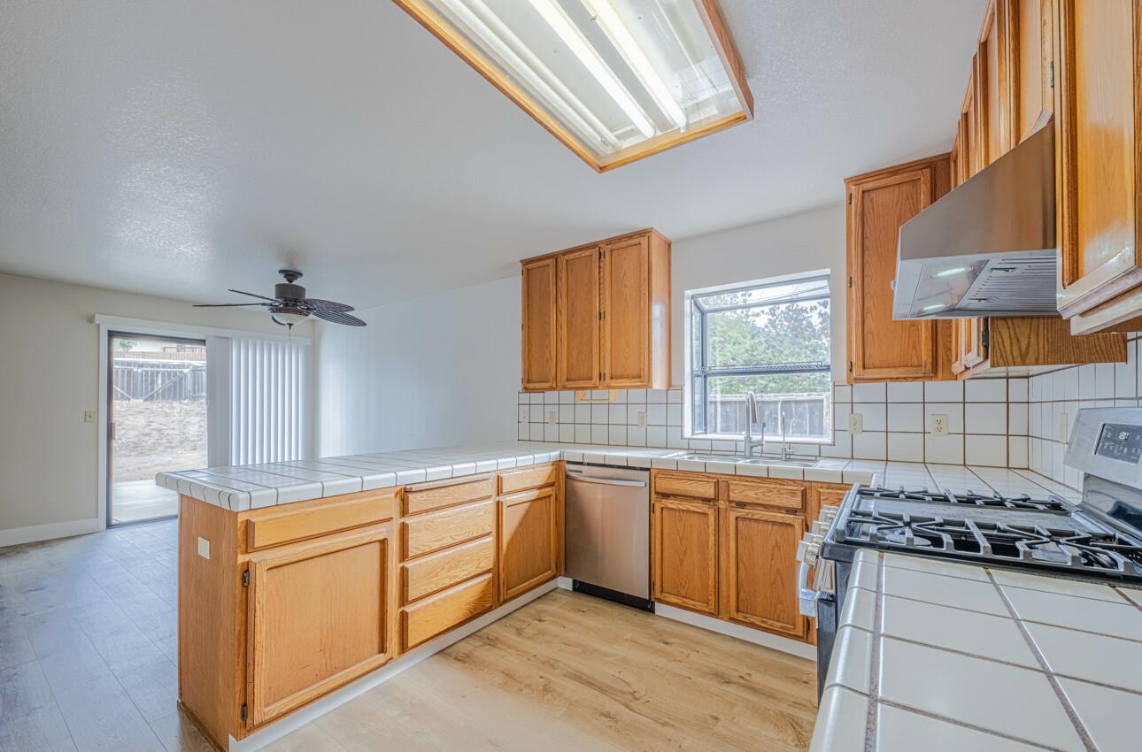 Detail Gallery Image 13 of 35 For 18020 Moro Rd, Salinas,  CA 93907 - 3 Beds | 2 Baths