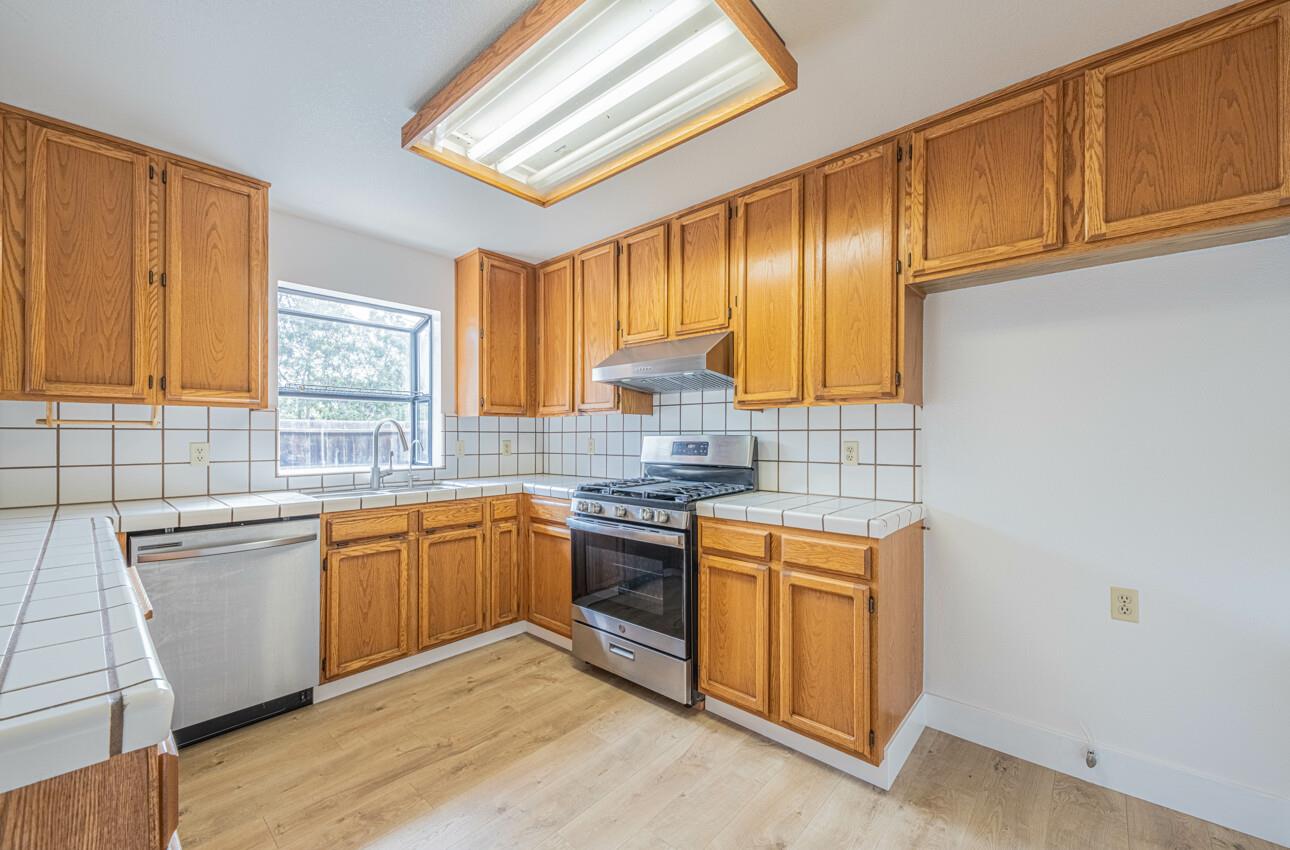 Detail Gallery Image 14 of 35 For 18020 Moro Rd, Salinas,  CA 93907 - 3 Beds | 2 Baths