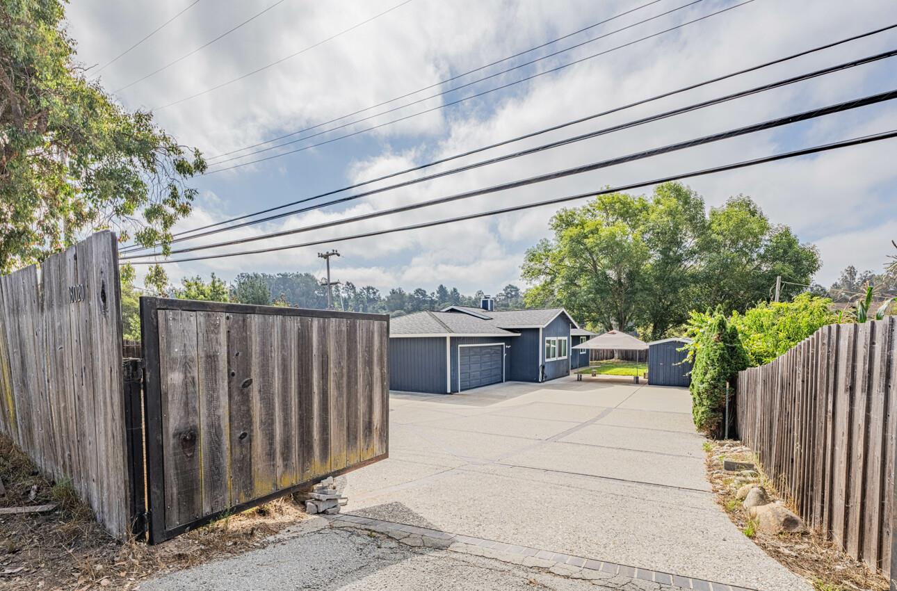 Detail Gallery Image 2 of 35 For 18020 Moro Rd, Salinas,  CA 93907 - 3 Beds | 2 Baths