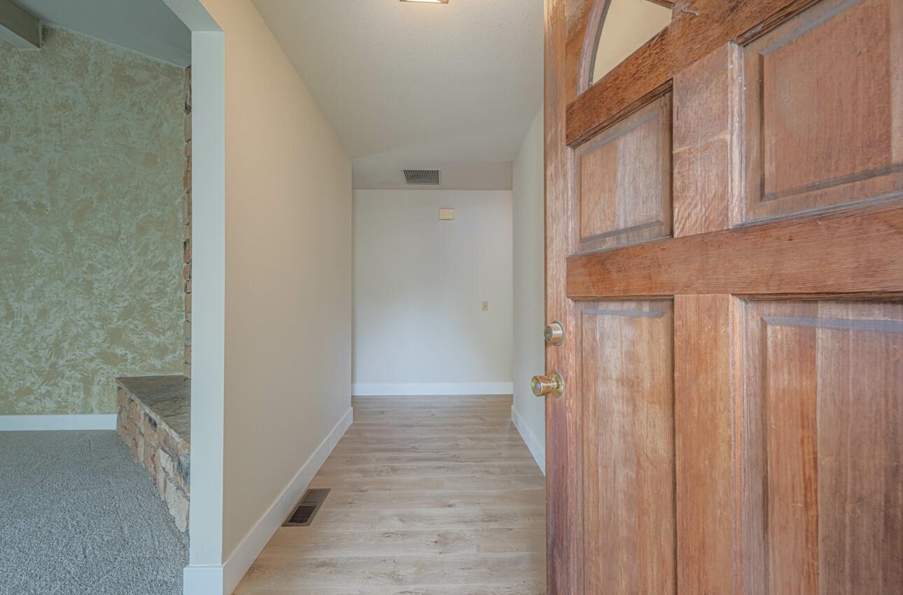 Detail Gallery Image 5 of 35 For 18020 Moro Rd, Salinas,  CA 93907 - 3 Beds | 2 Baths
