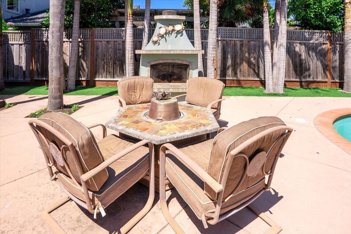 Detail Gallery Image 16 of 51 For 4150 Bye Way, Santa Cruz,  CA 95062 - 5 Beds | 4/1 Baths