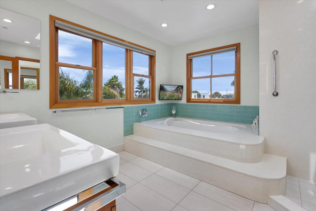 Detail Gallery Image 31 of 51 For 4150 Bye Way, Santa Cruz,  CA 95062 - 5 Beds | 4/1 Baths