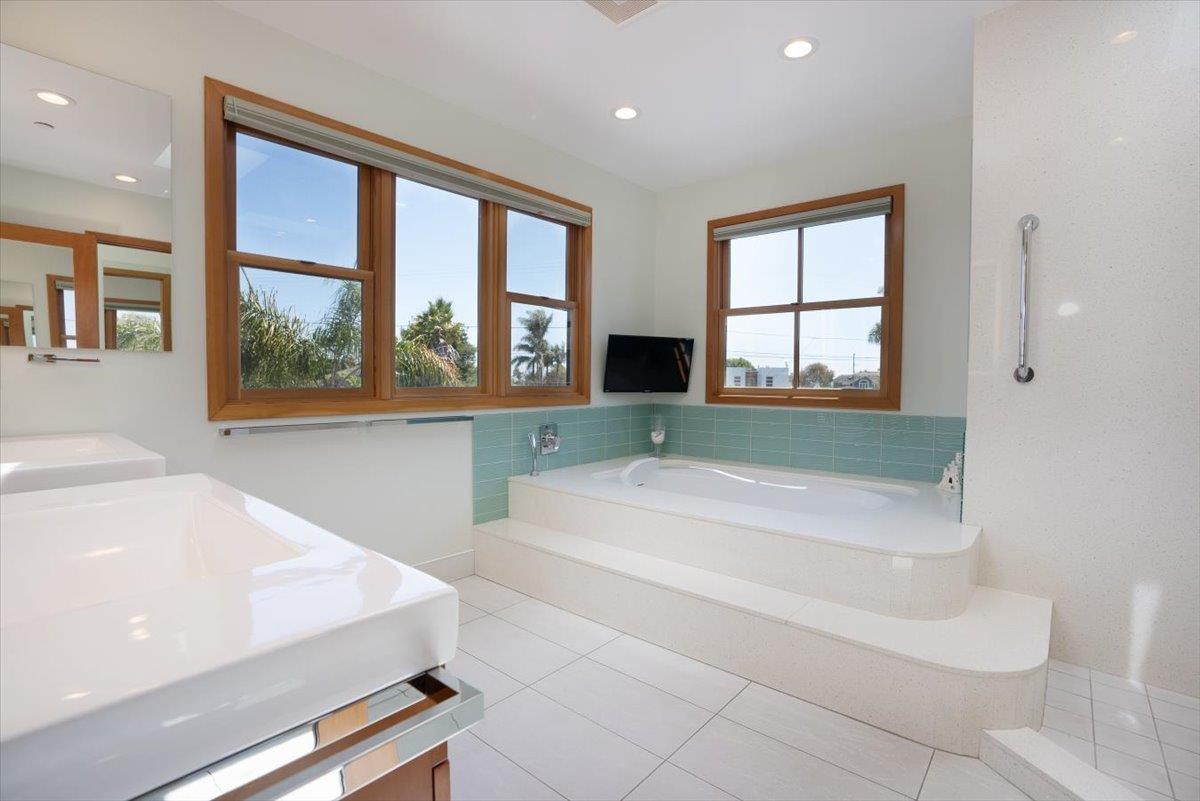 Detail Gallery Image 32 of 51 For 4150 Bye Way, Santa Cruz,  CA 95062 - 5 Beds | 4/1 Baths