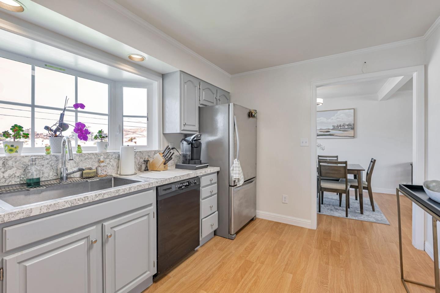 Detail Gallery Image 17 of 39 For 214 Manor Dr, South San Francisco,  CA 94080 - 2 Beds | 1 Baths