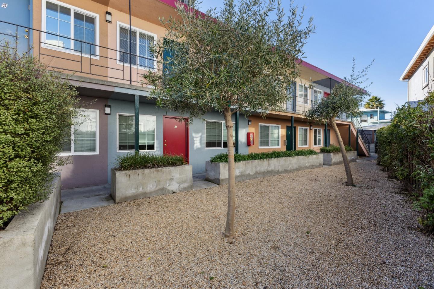 Detail Gallery Image 3 of 35 For 6563 Shattuck Ave, Oakland,  CA 94609 - – Beds | – Baths