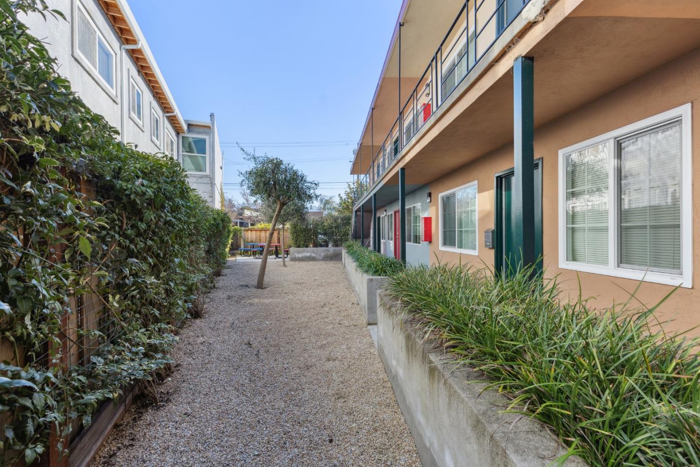 Detail Gallery Image 4 of 35 For 6563 Shattuck Ave, Oakland,  CA 94609 - – Beds | – Baths