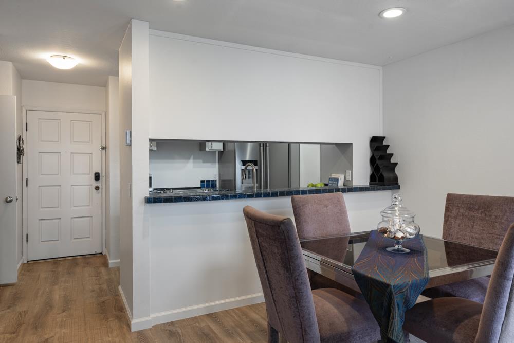 Detail Gallery Image 3 of 28 For 2101 Shore Line Dr #212,  Alameda,  CA 94501 - 2 Beds | 1/1 Baths