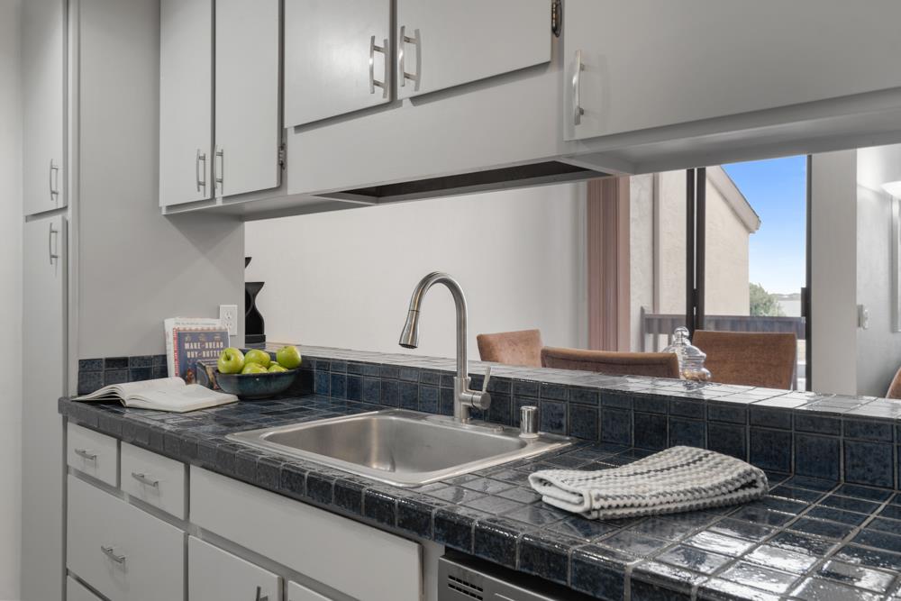 Detail Gallery Image 5 of 28 For 2101 Shore Line Dr #212,  Alameda,  CA 94501 - 2 Beds | 1/1 Baths