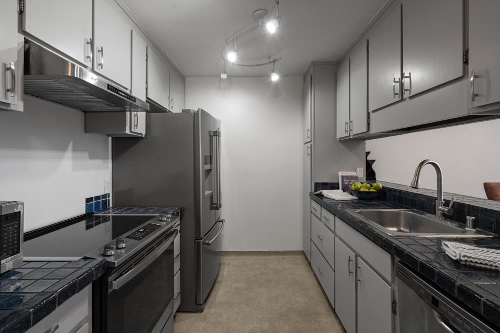 Detail Gallery Image 7 of 28 For 2101 Shore Line Dr #212,  Alameda,  CA 94501 - 2 Beds | 1/1 Baths