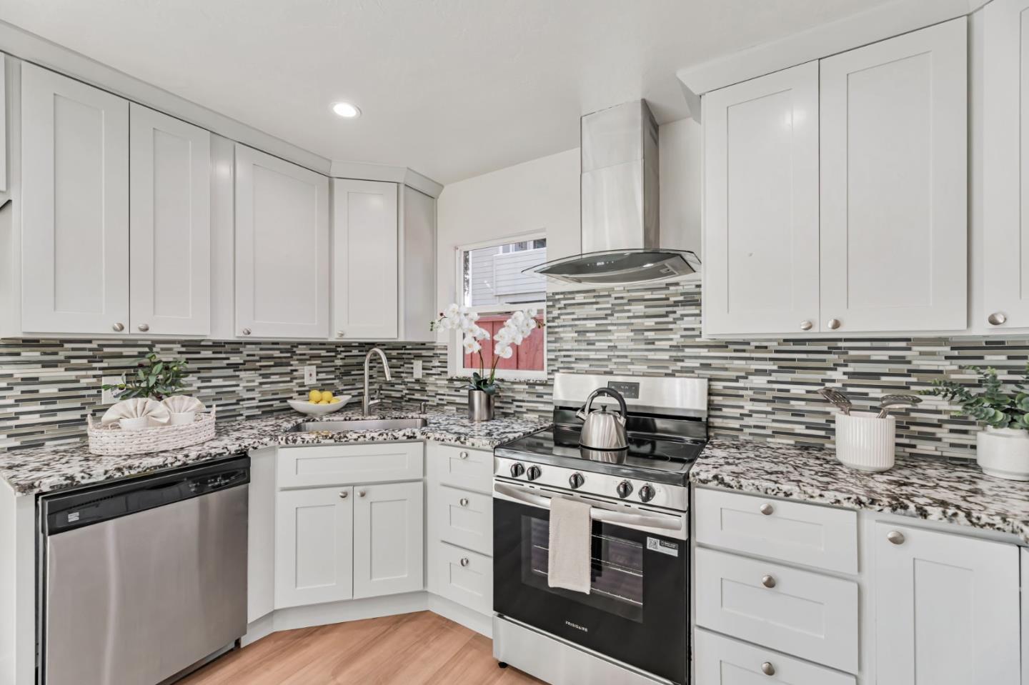 Detail Gallery Image 11 of 36 For 1897 Flickinger Ave, San Jose,  CA 95131 - 4 Beds | 2 Baths
