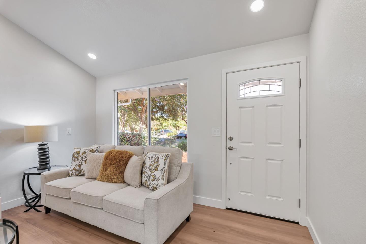 Detail Gallery Image 5 of 36 For 1897 Flickinger Ave, San Jose,  CA 95131 - 4 Beds | 2 Baths