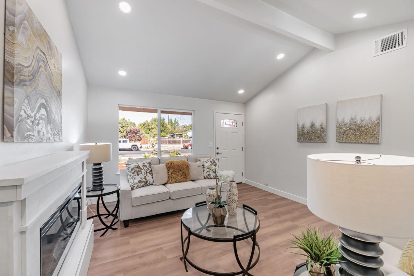 Detail Gallery Image 8 of 36 For 1897 Flickinger Ave, San Jose,  CA 95131 - 4 Beds | 2 Baths