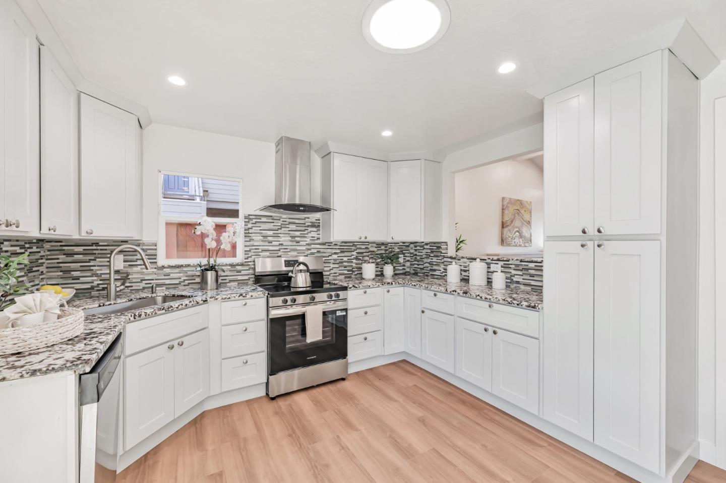 Detail Gallery Image 9 of 36 For 1897 Flickinger Ave, San Jose,  CA 95131 - 4 Beds | 2 Baths