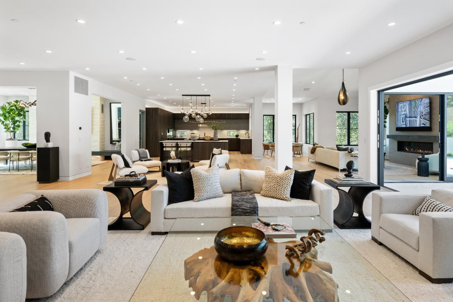 Detail Gallery Image 5 of 17 For 89 Tallwood Ct, Atherton,  CA 94027 - 6 Beds | 7/2 Baths