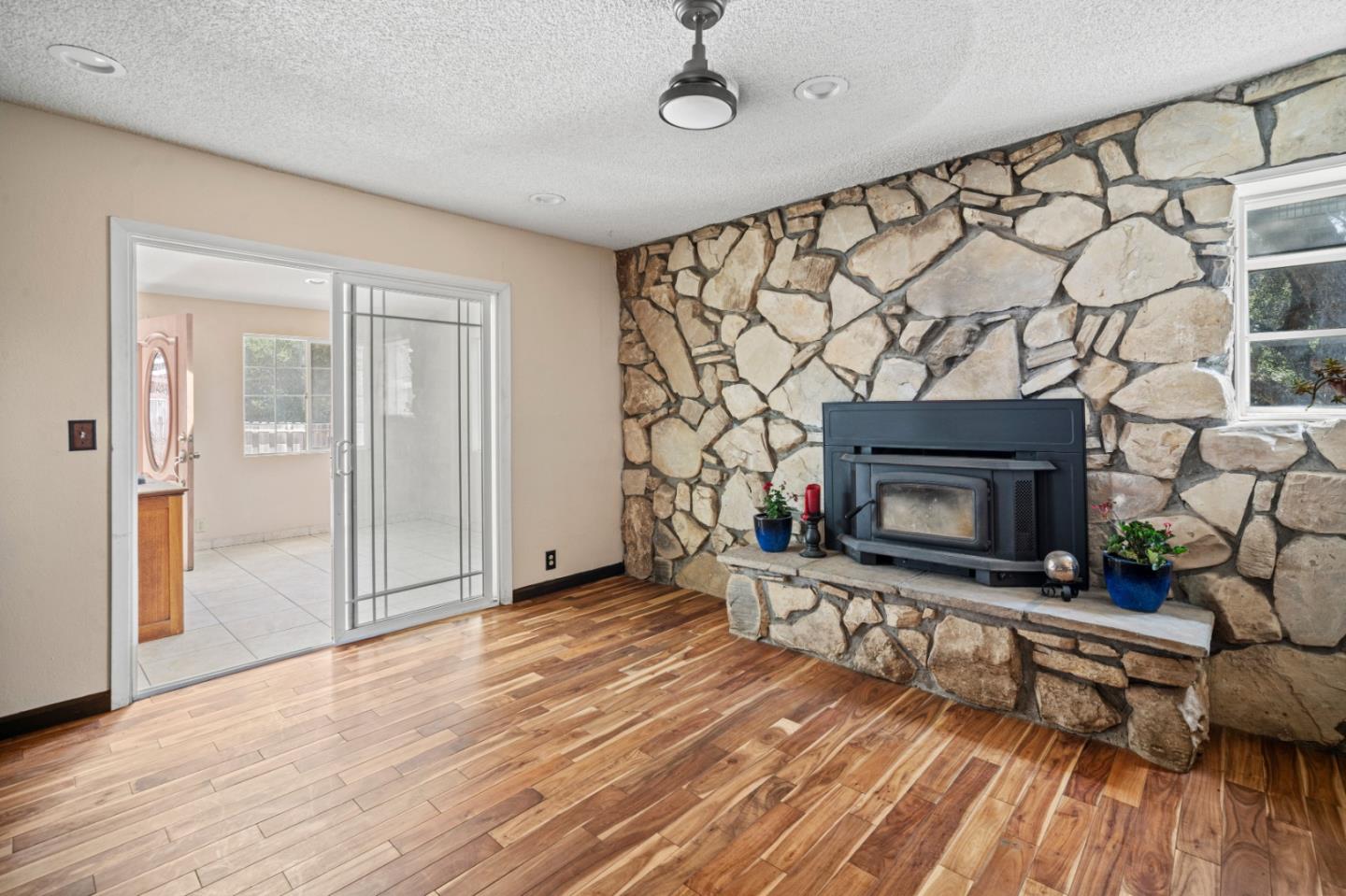 Detail Gallery Image 6 of 33 For 18751 Moro Rd, Prunedale,  CA 93907 - 3 Beds | 2 Baths