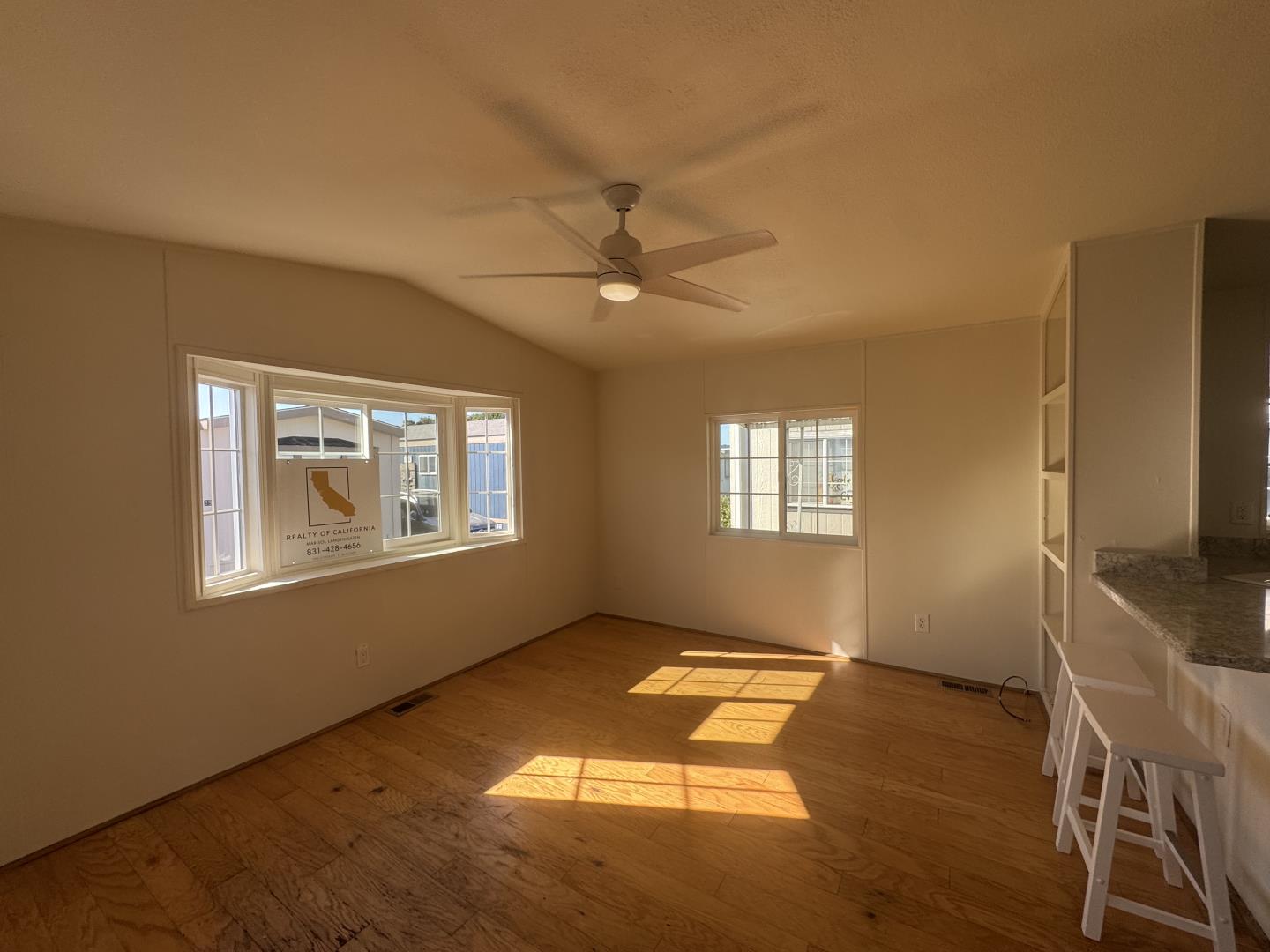 Detail Gallery Image 5 of 12 For 170 W Cliff #40,  Santa Cruz,  CA 95060 - 1 Beds | 1 Baths