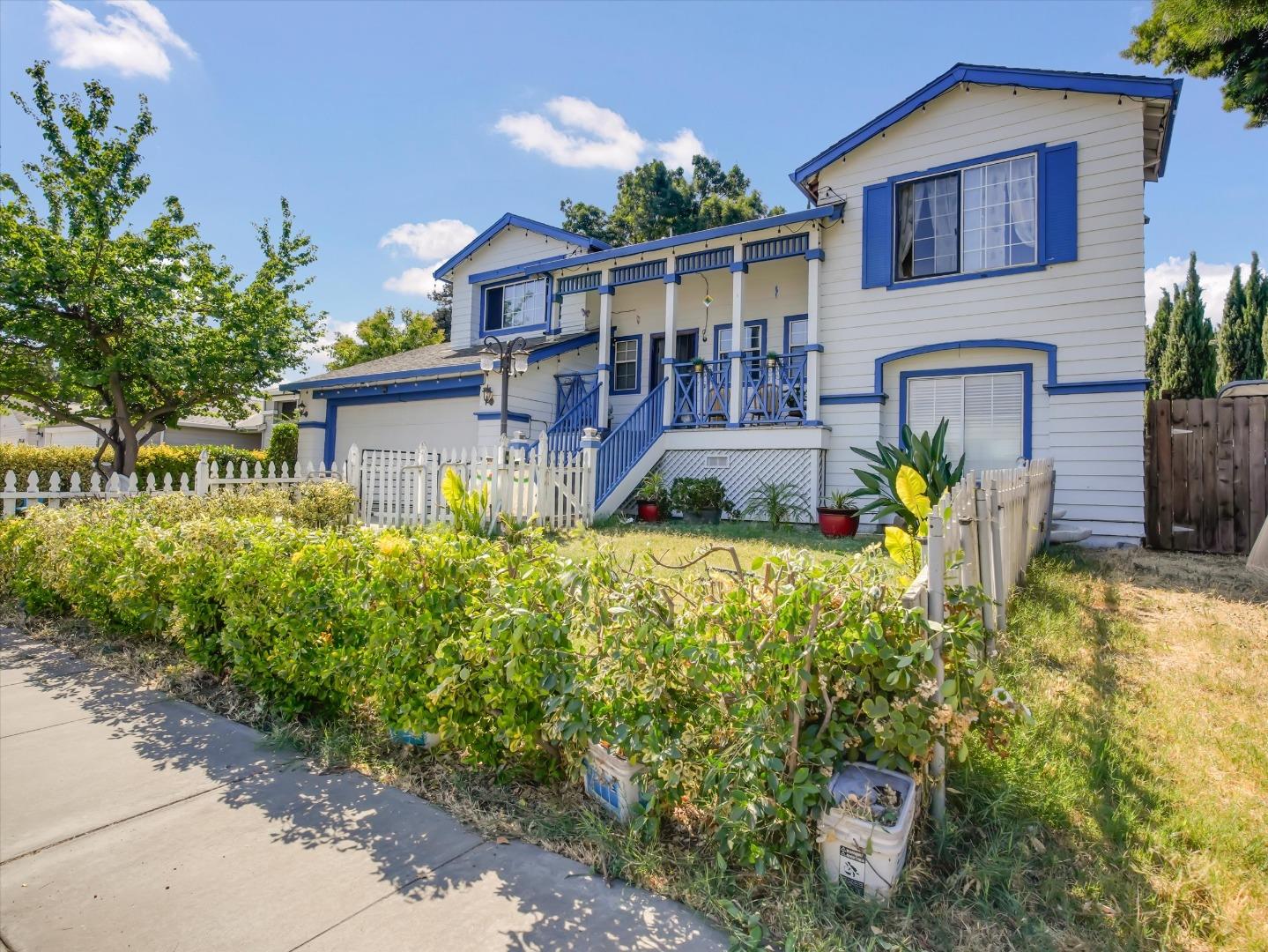 Detail Gallery Image 1 of 43 For 1220 E Shawn Ct, Lathrop,  CA 95330 - 4 Beds | 2/1 Baths