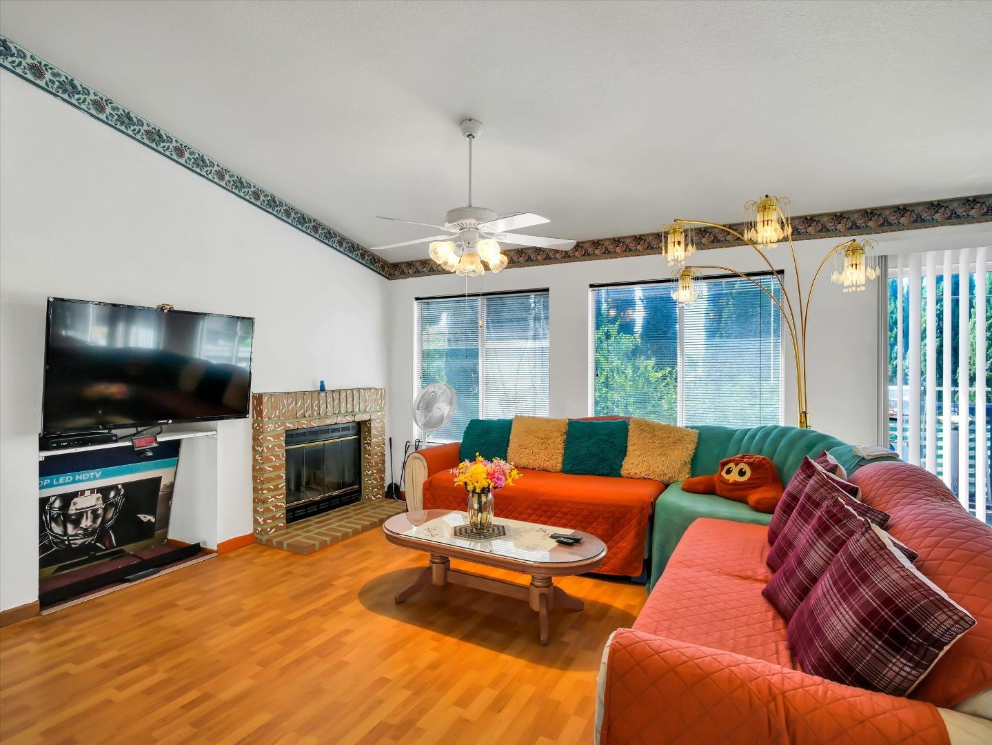 Detail Gallery Image 12 of 43 For 1220 E Shawn Ct, Lathrop,  CA 95330 - 4 Beds | 2/1 Baths