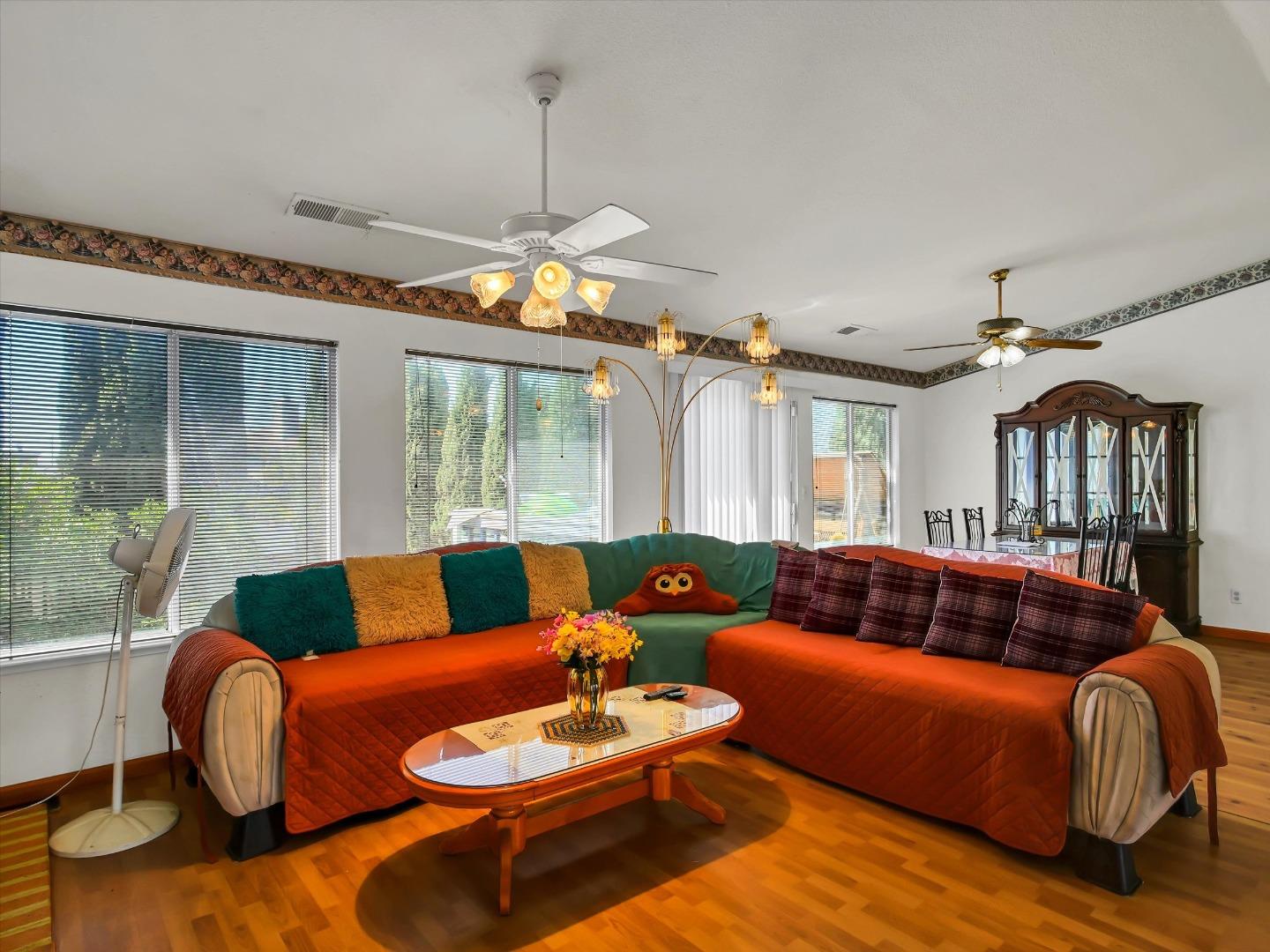 Detail Gallery Image 13 of 43 For 1220 E Shawn Ct, Lathrop,  CA 95330 - 4 Beds | 2/1 Baths