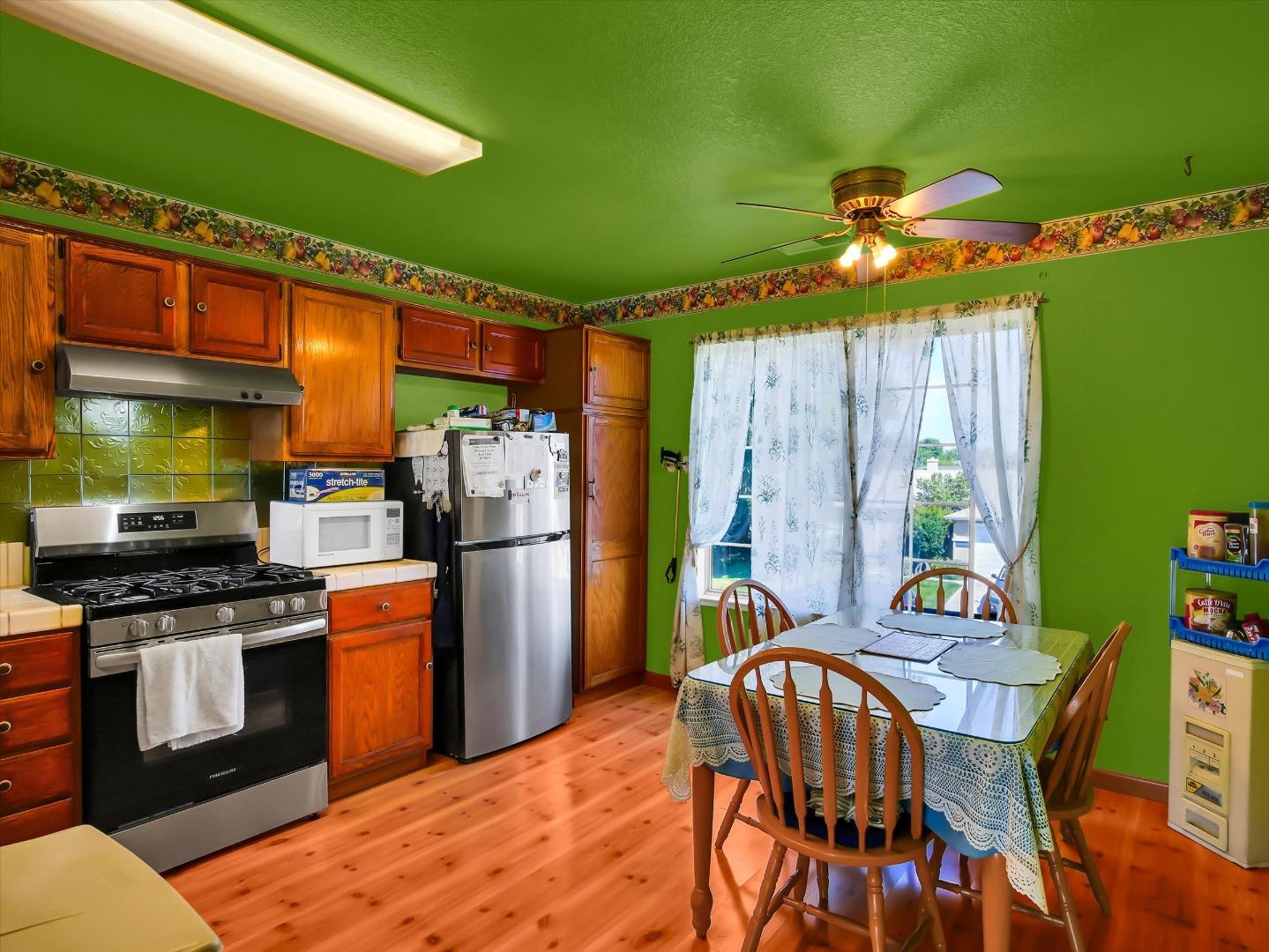 Detail Gallery Image 16 of 43 For 1220 E Shawn Ct, Lathrop,  CA 95330 - 4 Beds | 2/1 Baths