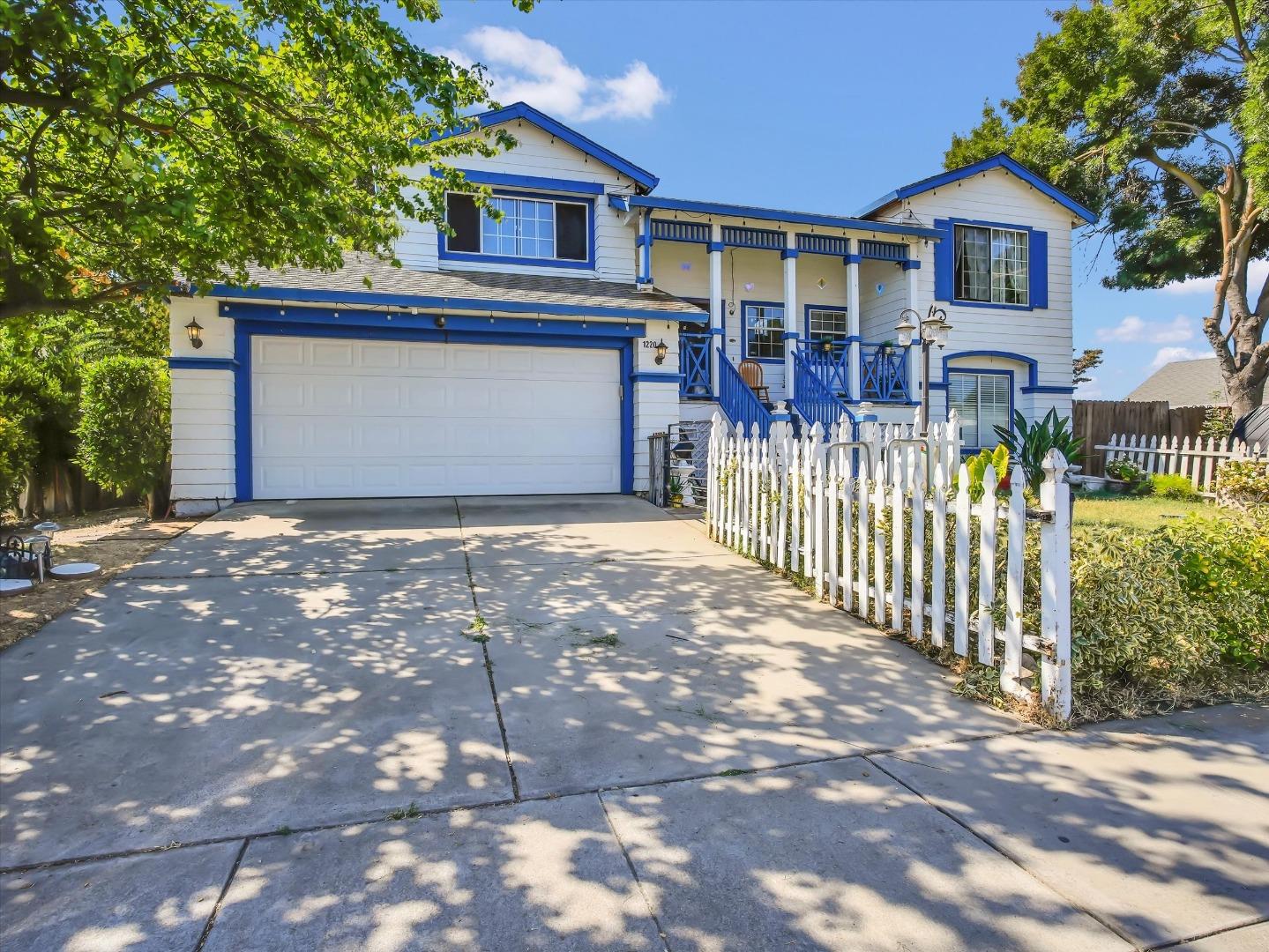 Detail Gallery Image 3 of 43 For 1220 E Shawn Ct, Lathrop,  CA 95330 - 4 Beds | 2/1 Baths
