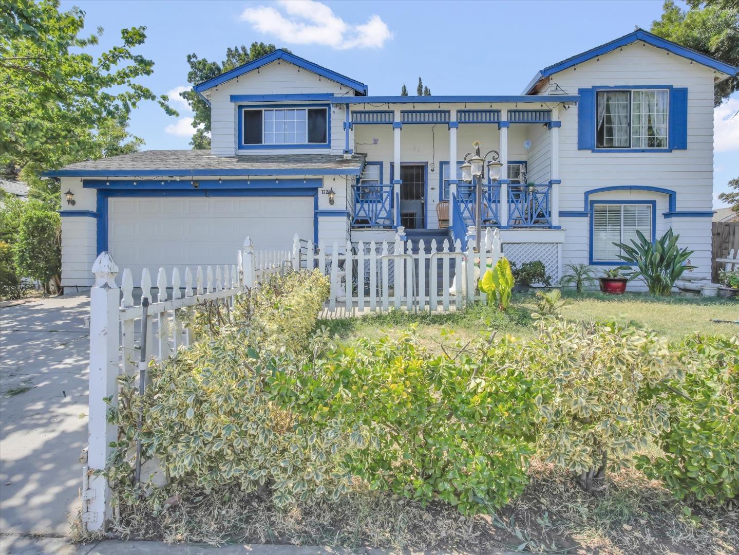 Detail Gallery Image 4 of 43 For 1220 E Shawn Ct, Lathrop,  CA 95330 - 4 Beds | 2/1 Baths