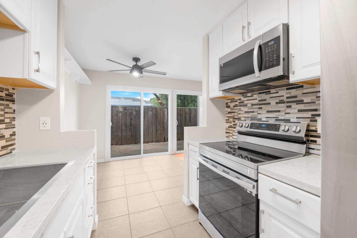 Detail Gallery Image 5 of 31 For 8105 Kern Ave #33,  Gilroy,  CA 95020 - 2 Beds | 1/1 Baths